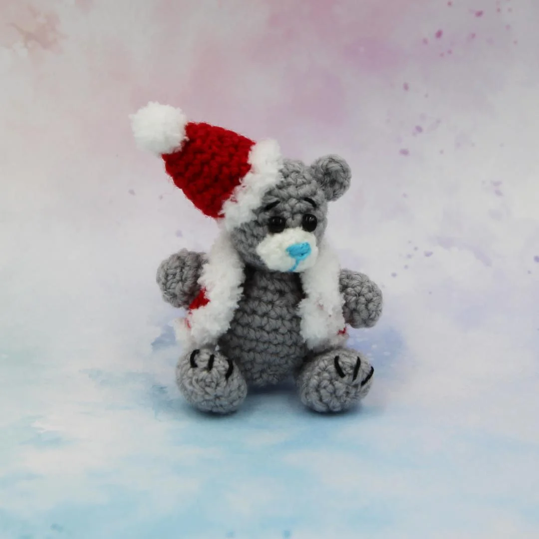 Вязаная игрушка Новогодний Мишка 8 см