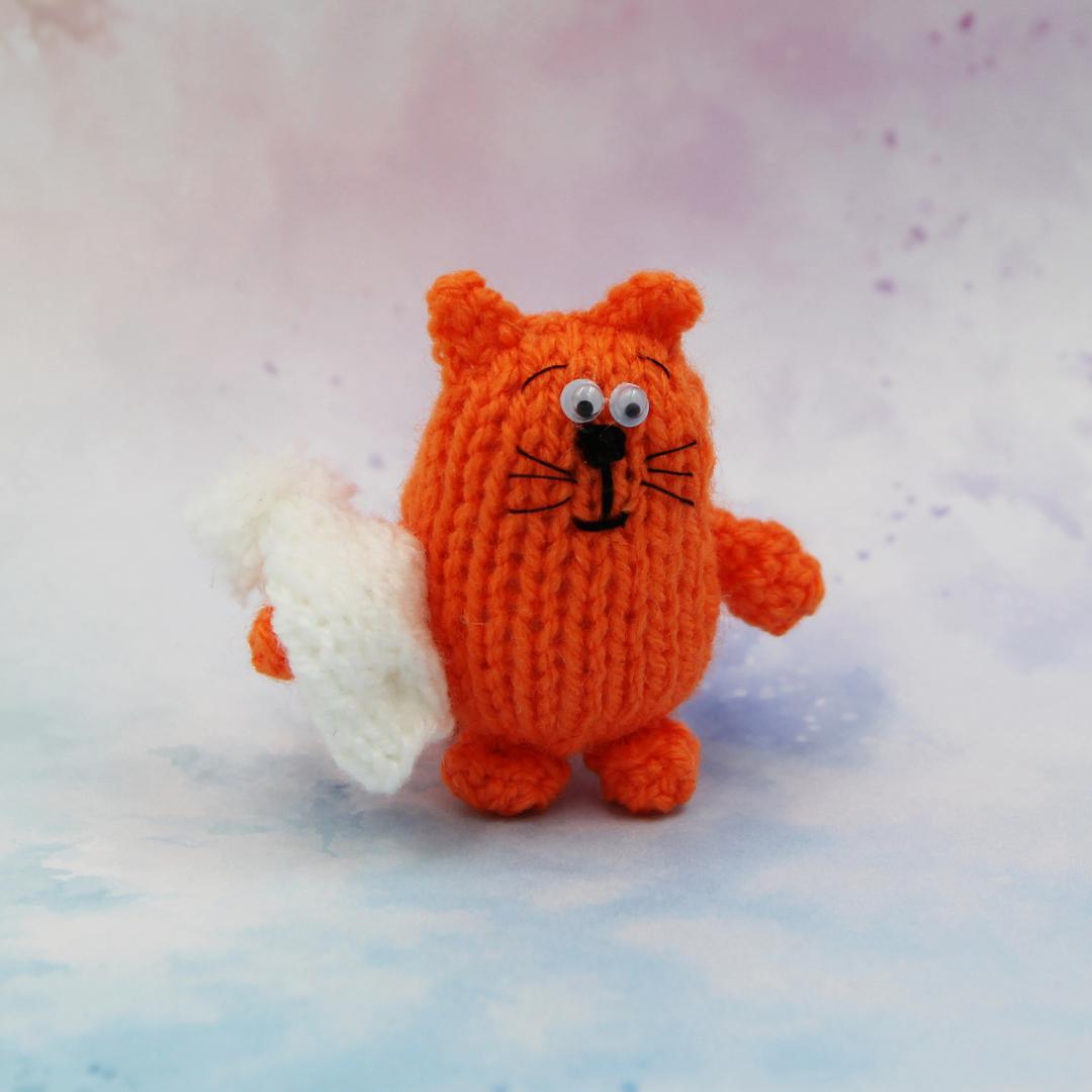 Вязаная игрушка Рыжий Кот с Шапкой 6 см