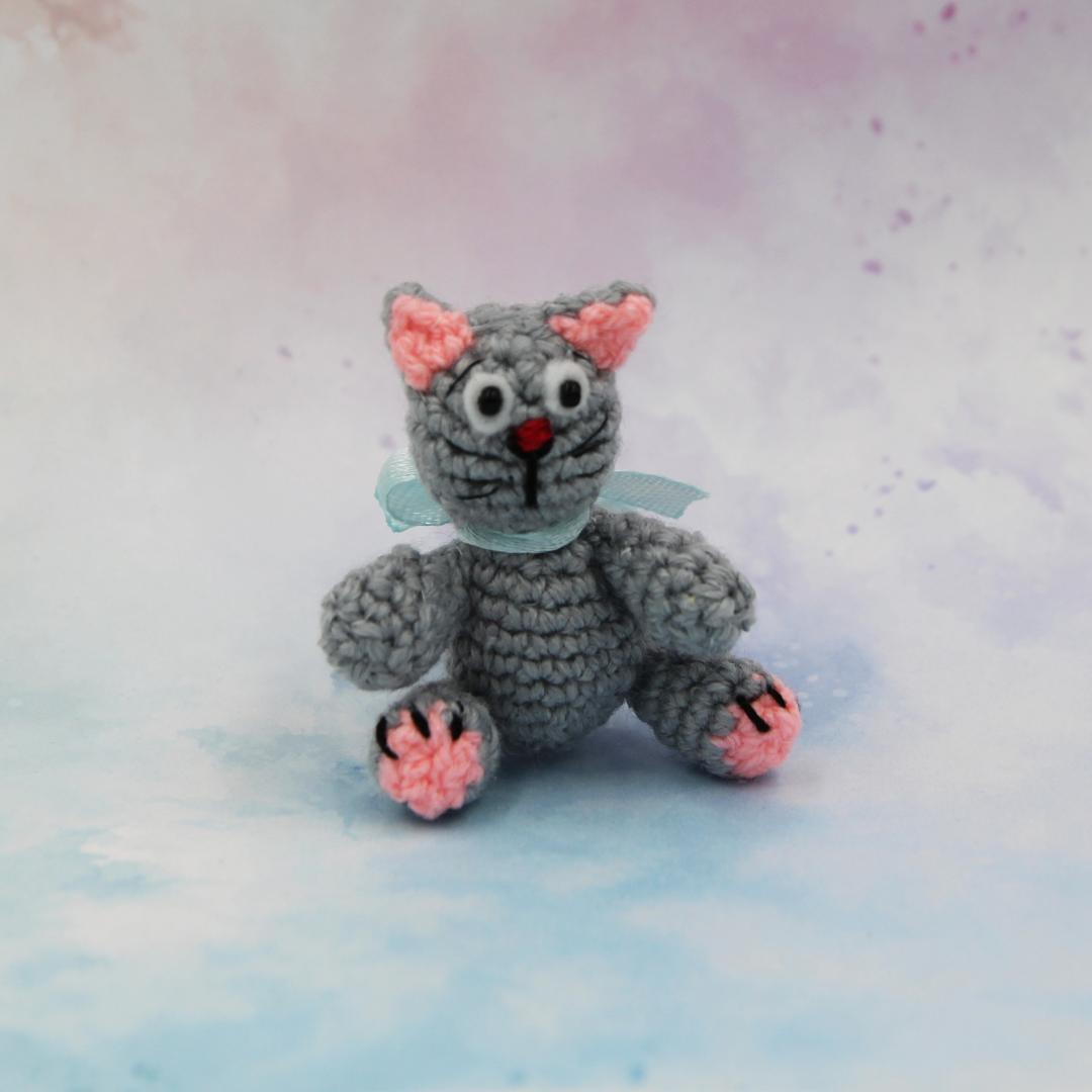 Вязаная игрушка Котик с Бантом 8 см
