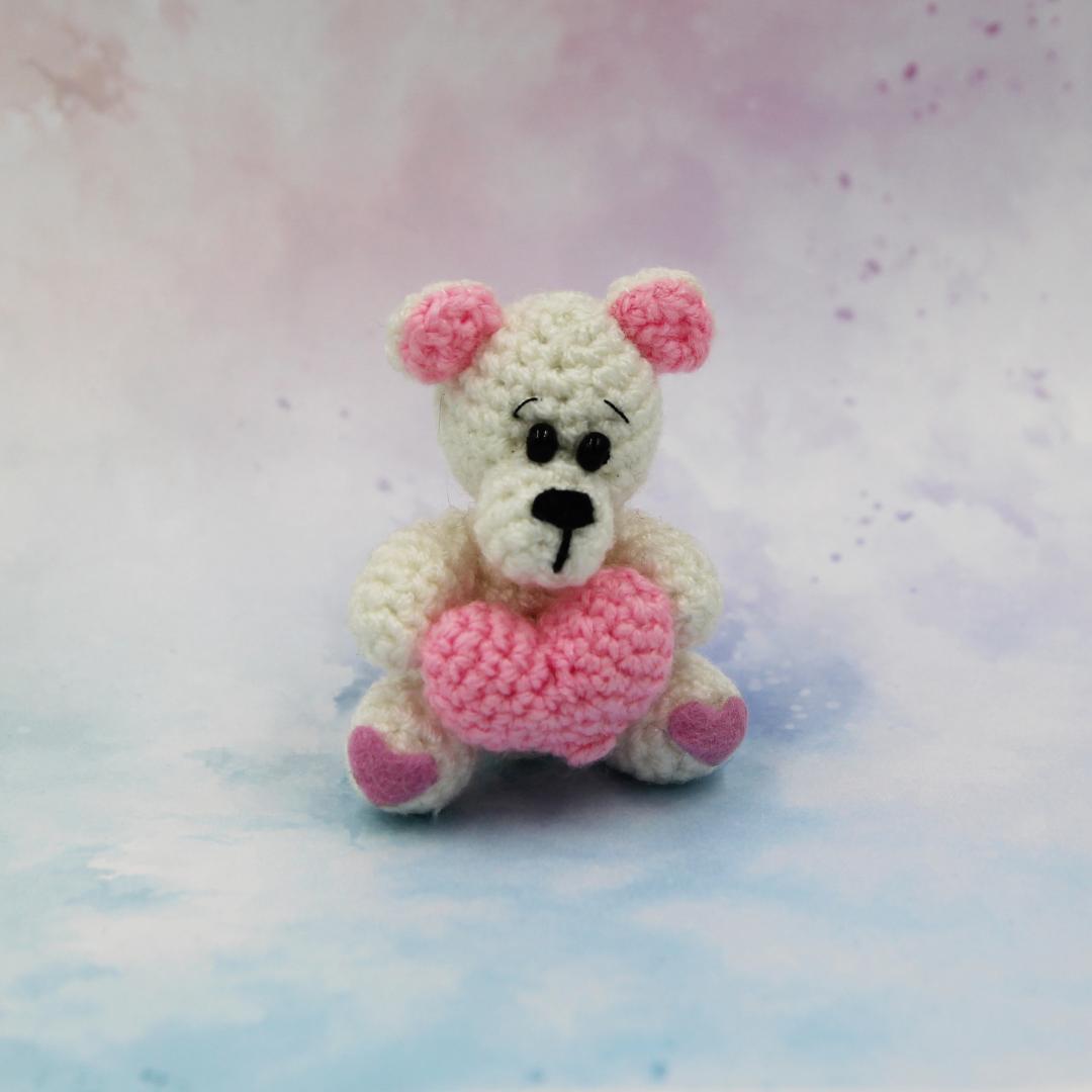 Вязаная игрушка Мишка с Розовым Сердцем 7 см 
