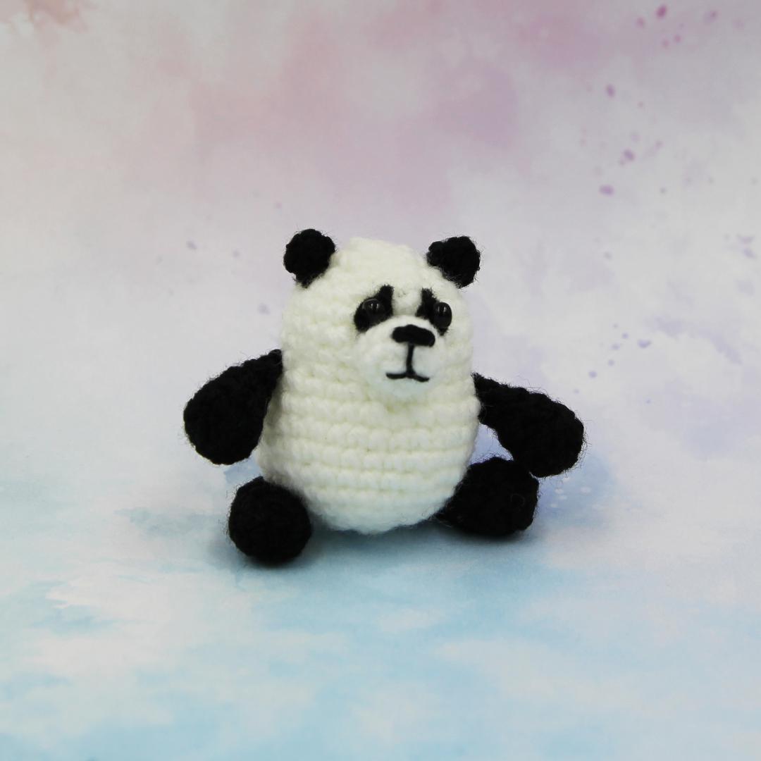 Вязаная игрушка Пандочка 6 см