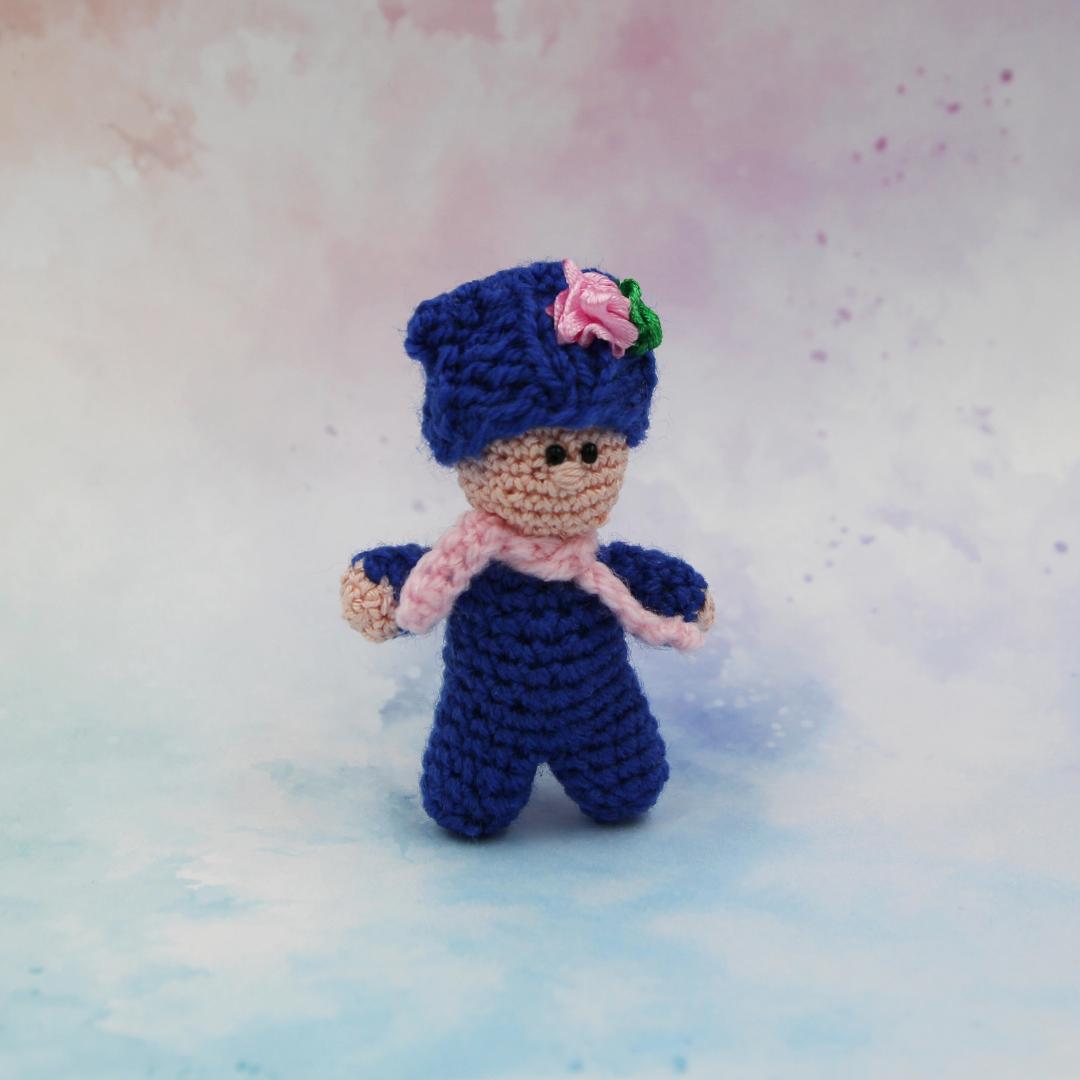 Вязаная игрушка Куколка в Синем 7 см