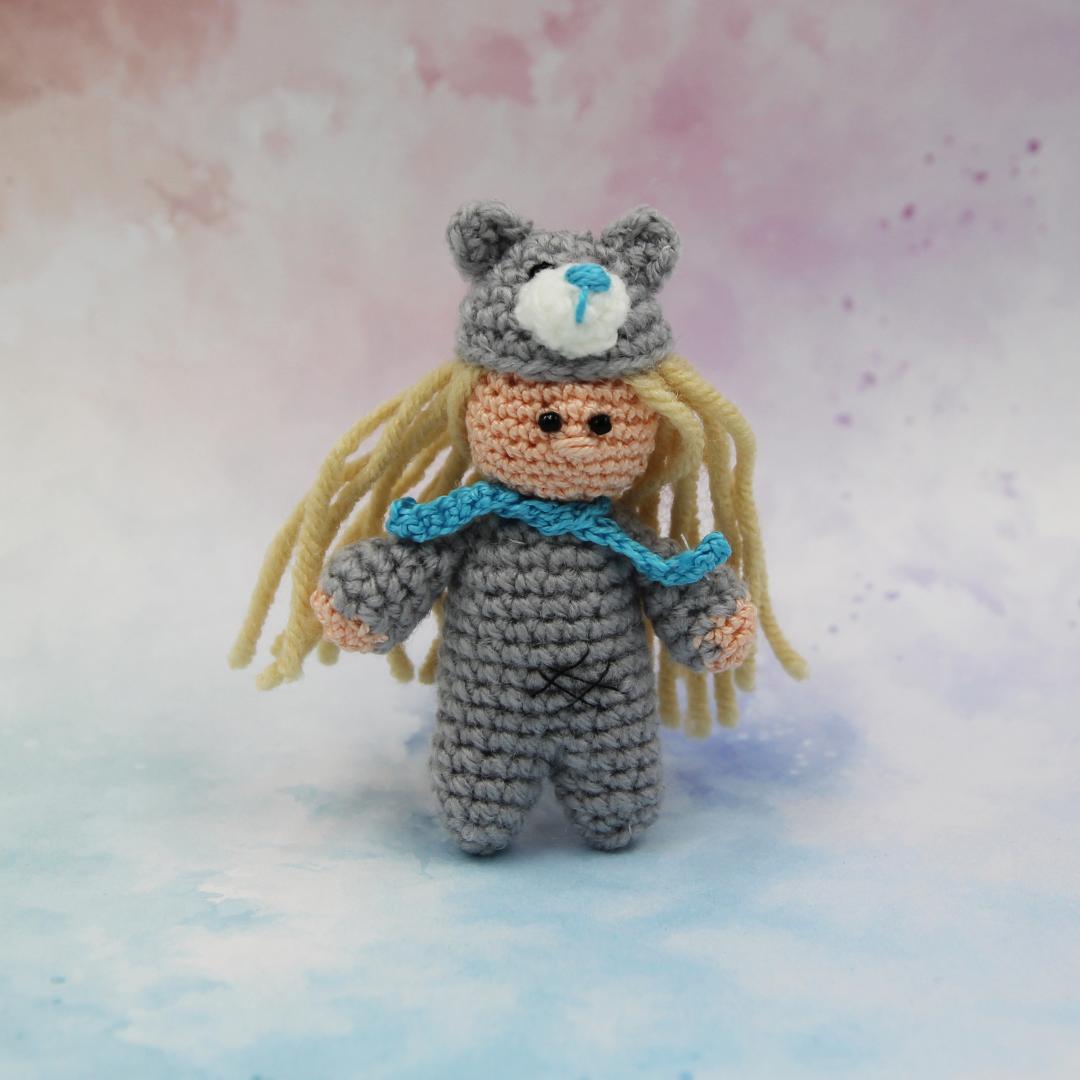 Вязаная игрушка Куколка в Шапке-мишке 7 см