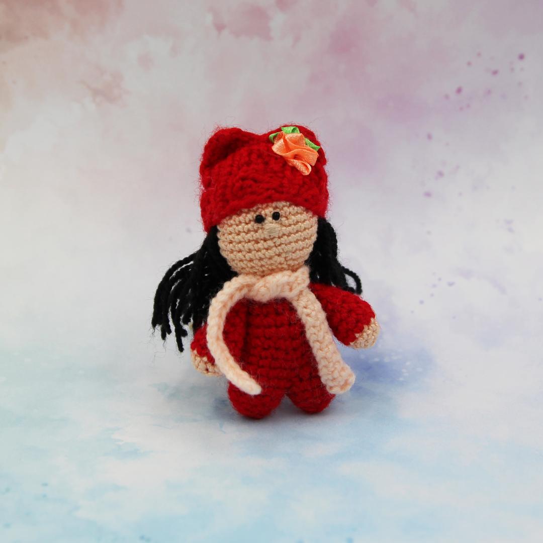 Вязаная игрушка Куколка в Красном 7 см