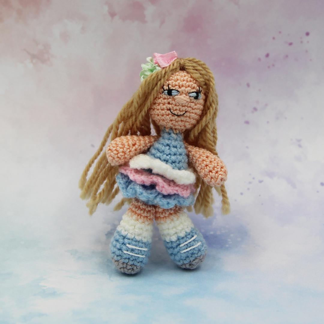 Вязаная игрушка Куколка 9 см