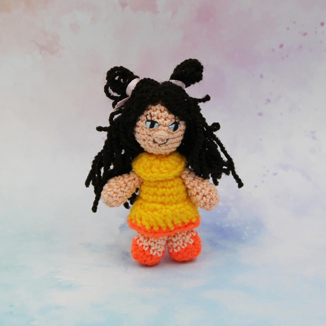 Вязаная игрушка Куколка в Желтом Платье 10 см