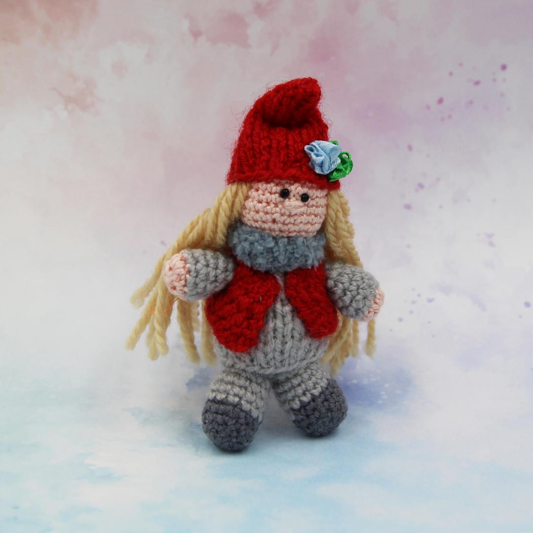 Вязаная игрушка Куколка в Красной Шапке 10 см