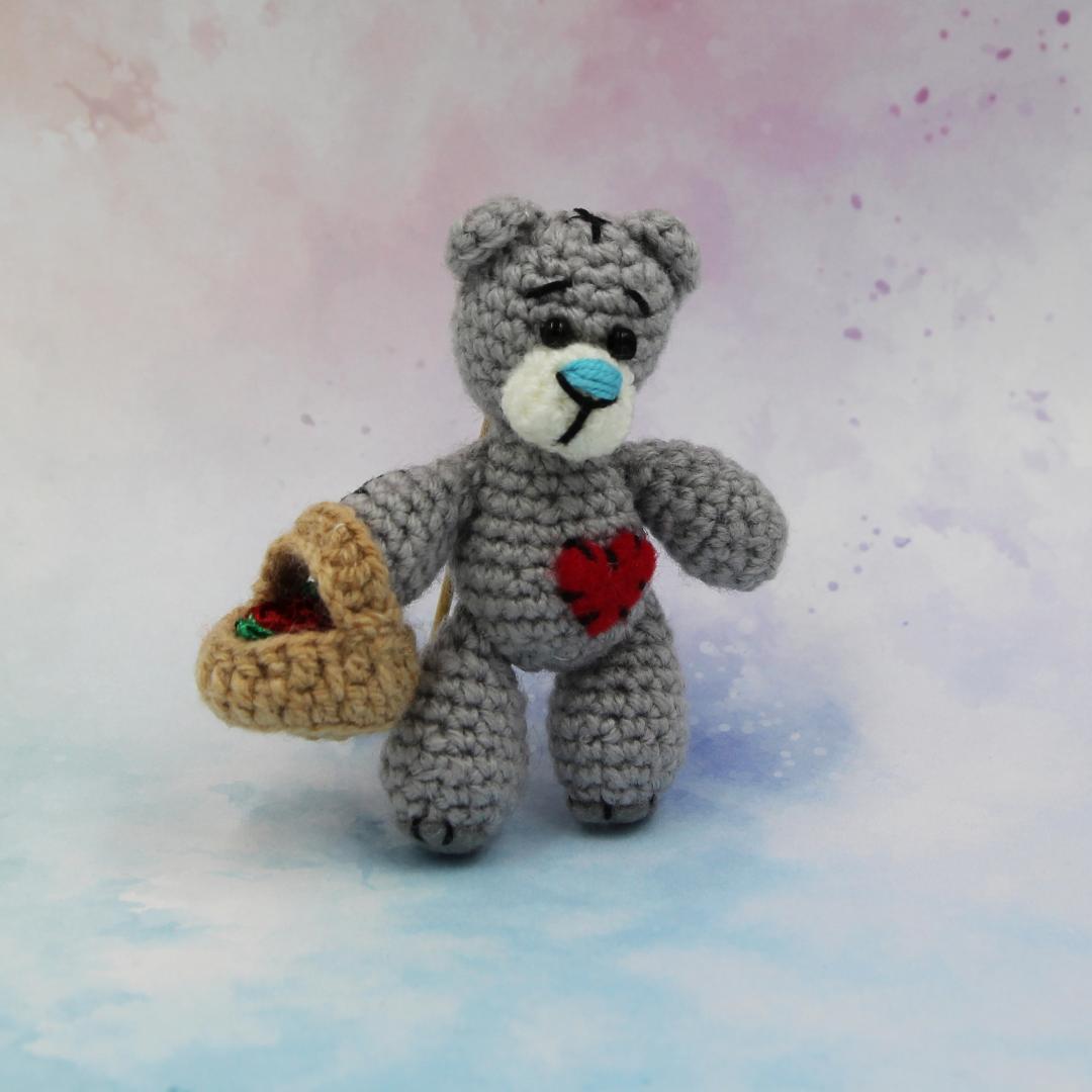 Вязаная игрушка Мишка с Корзинкой 7 см