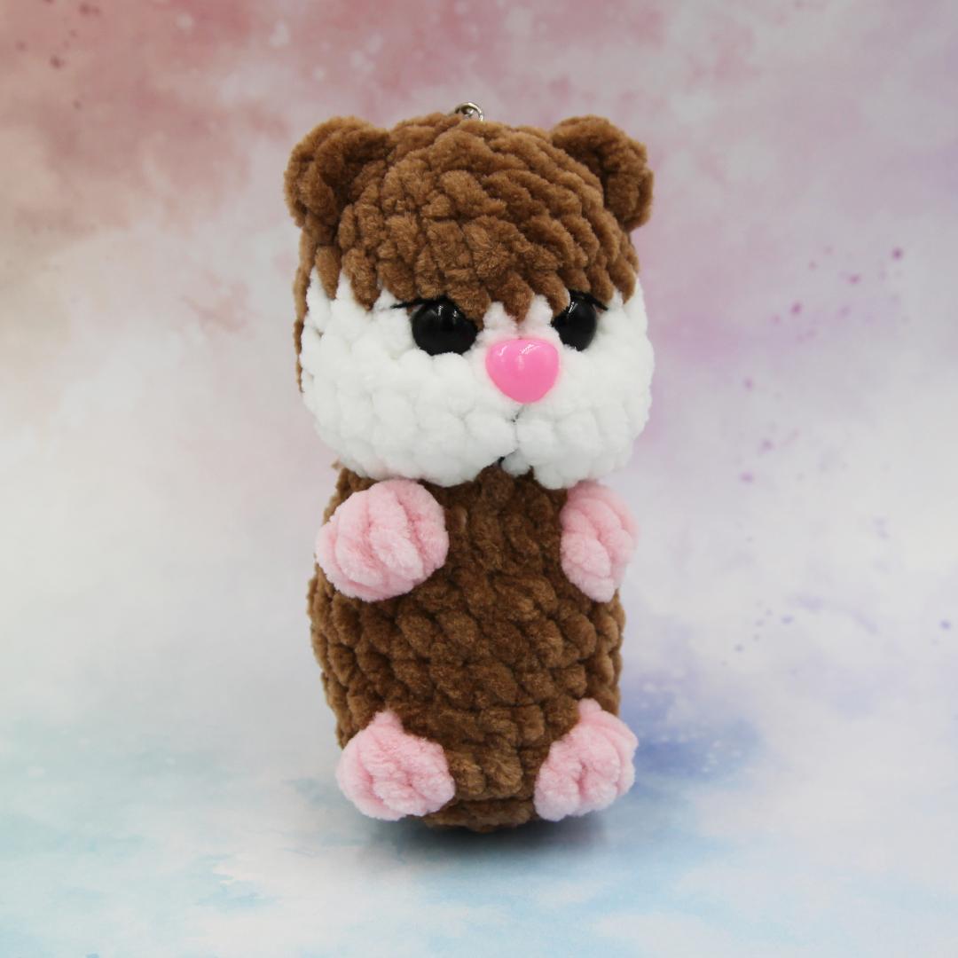 Вязаная игрушка-брелок Хомячок