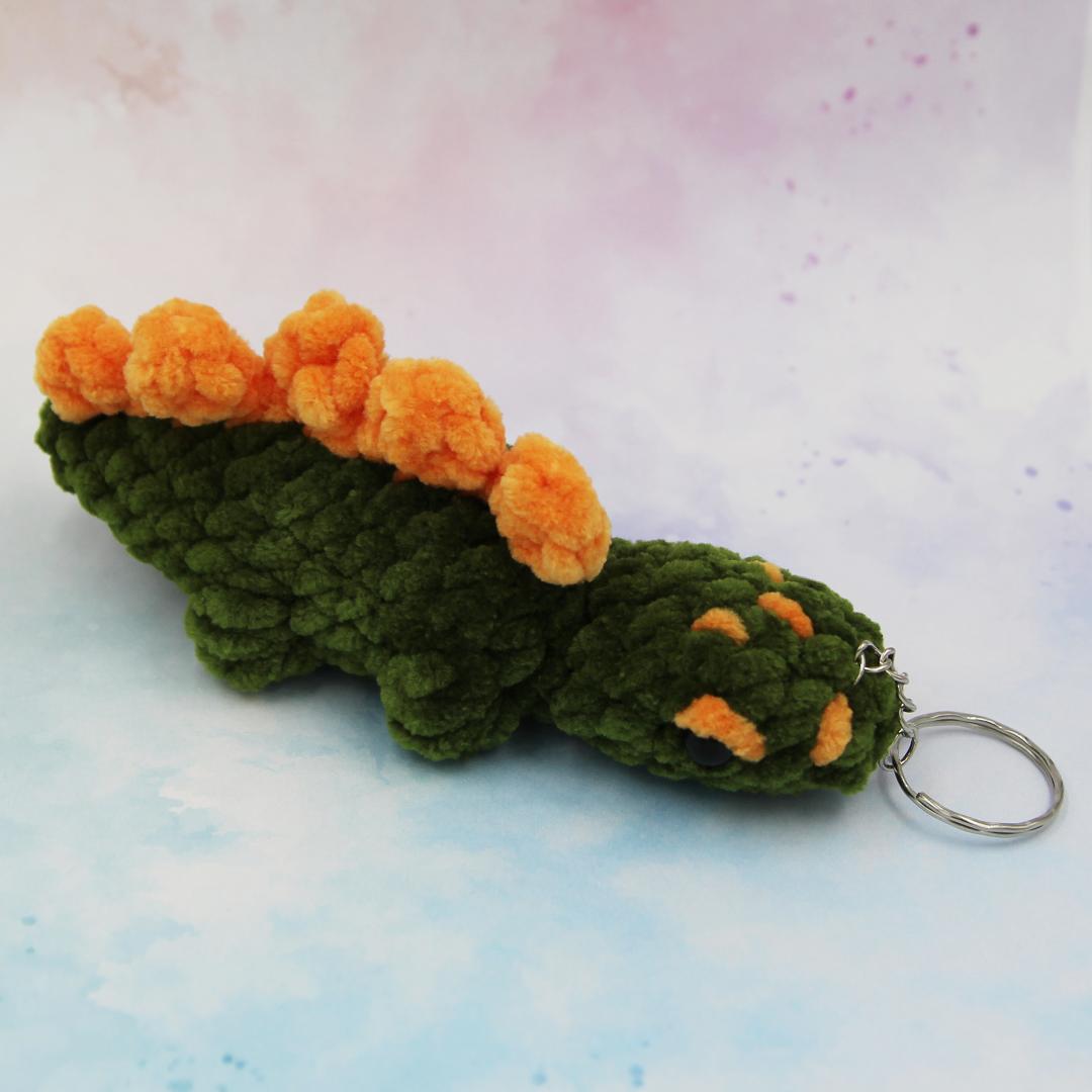Вязаная игрушка-брелок Динозаврик