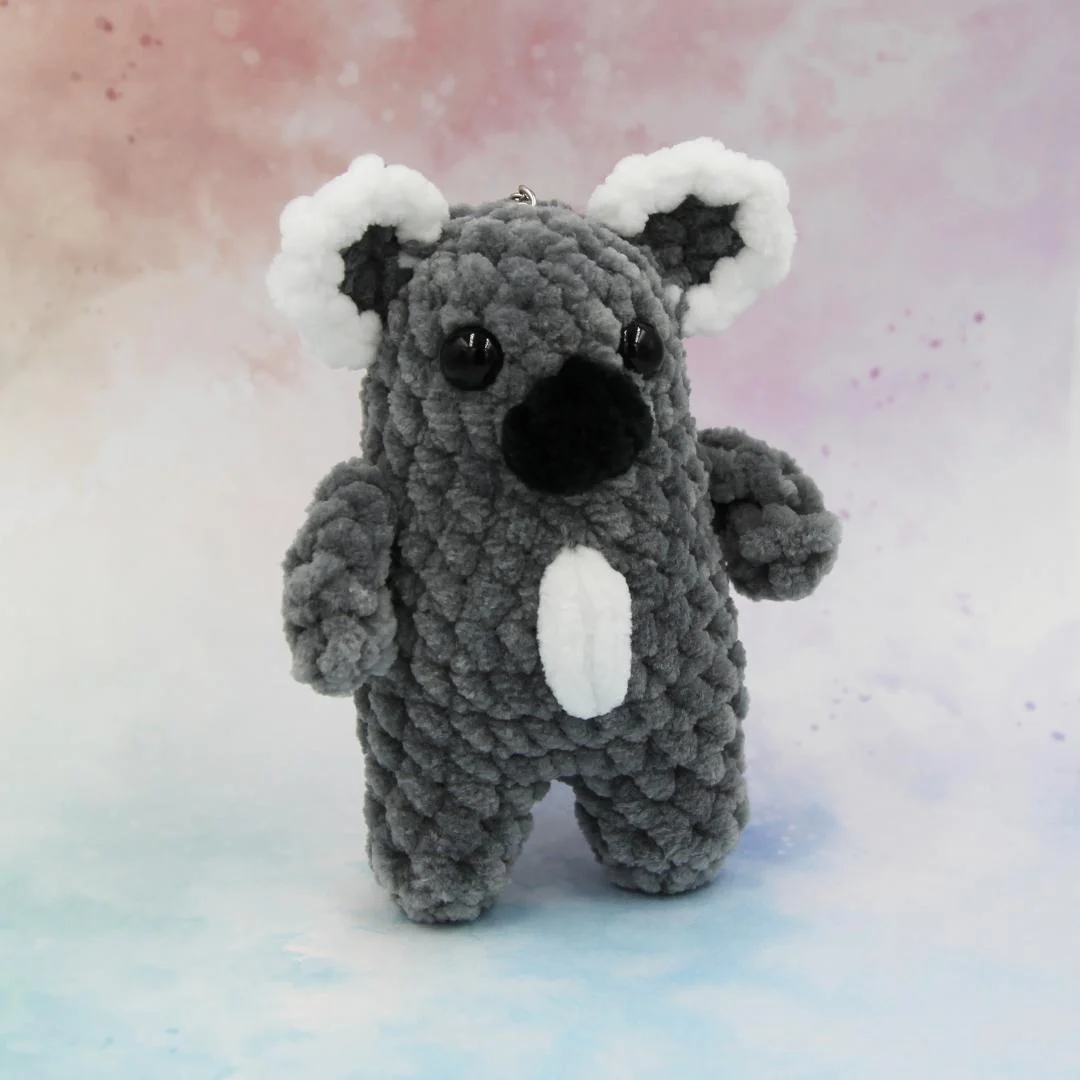 Вязаная игрушка-брелок Коала Темно-серая