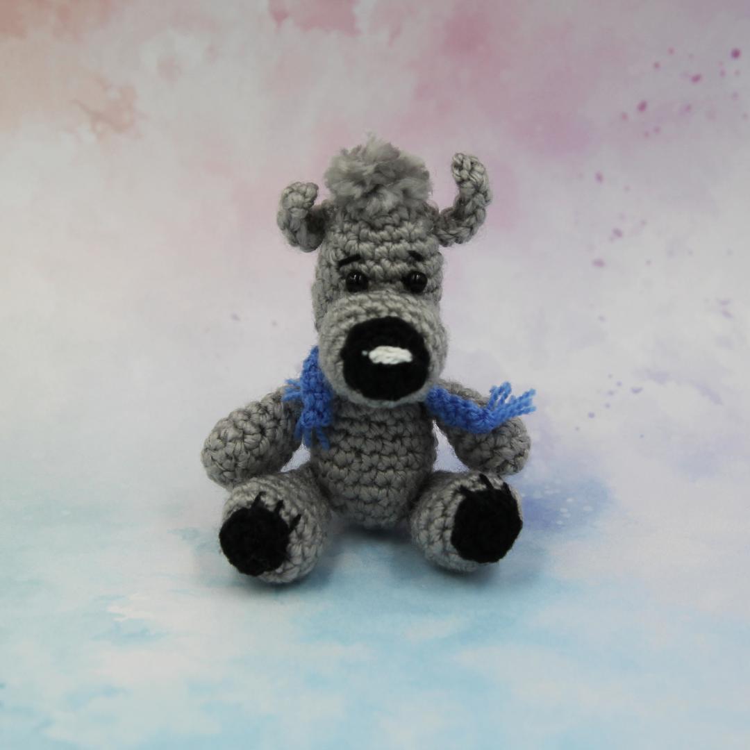 Вязаная игрушка Собачка в Синем Шарфе 7 см