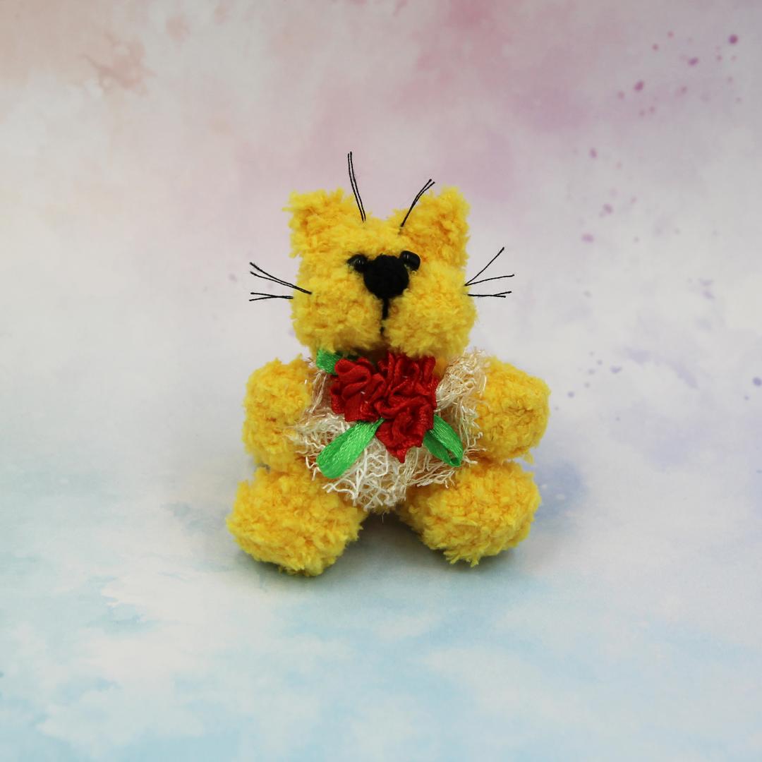 Вязаная игрушка Котик с Цветком 6 см