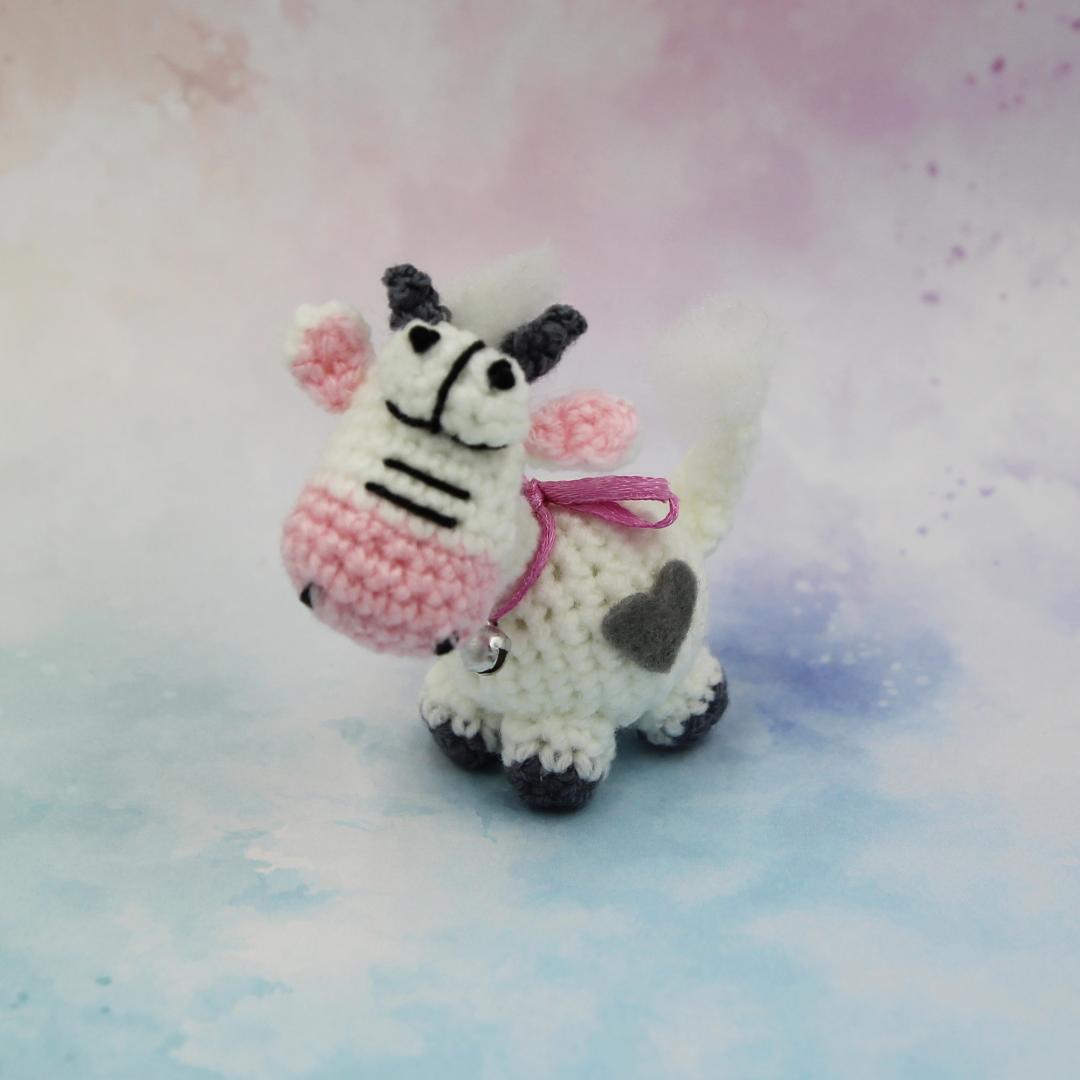 Вязаная игрушка Коровка с Сердцем 7 см