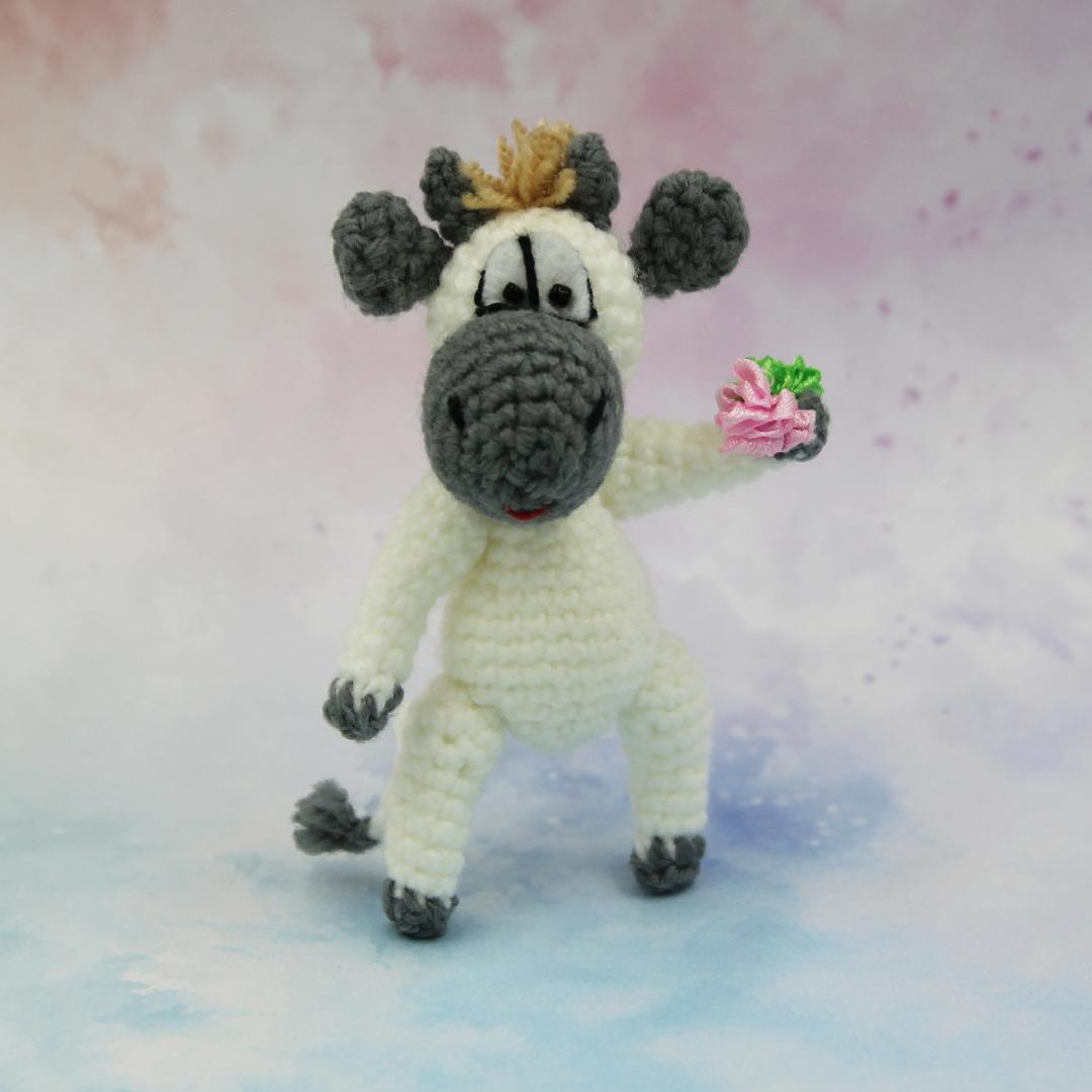 Вязаная игрушка Коровка с с Цветком 9 см