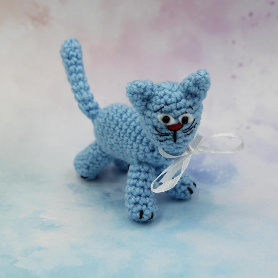 Вязаная игрушка Голубой Котик 7 см