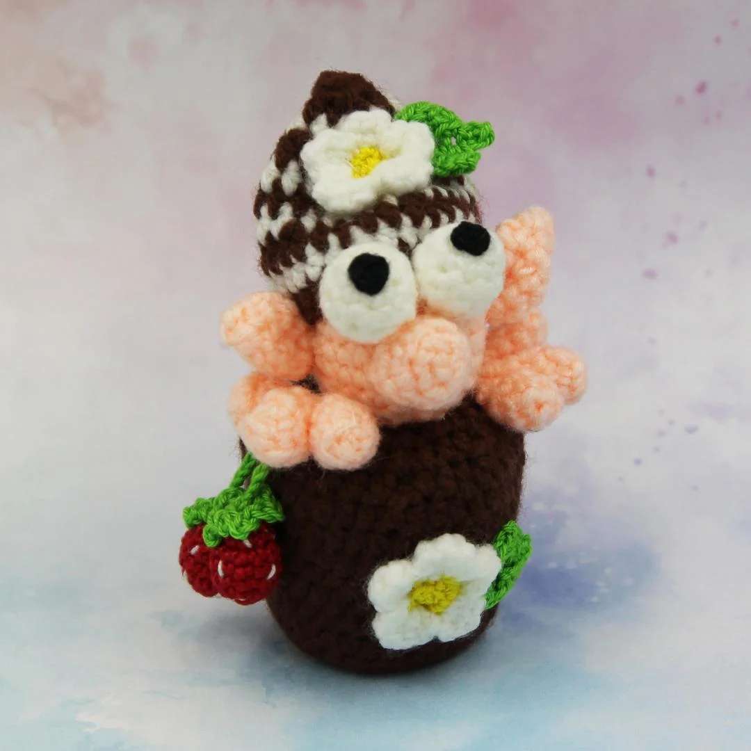 Вязаная игрушка Гномик в Корзинке 9 см