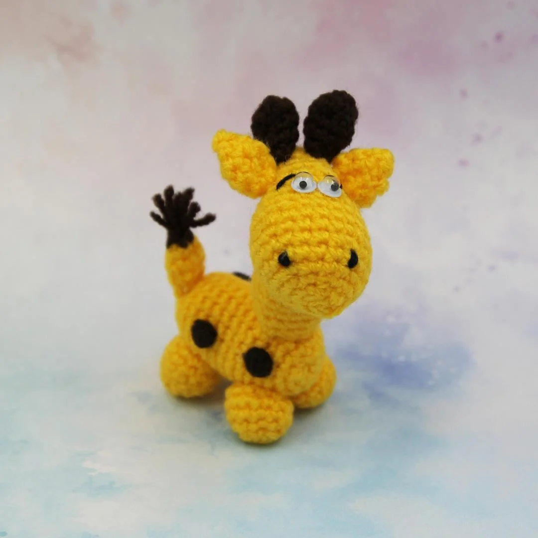 Вязаная игрушка Желтый Жирафик 8 см