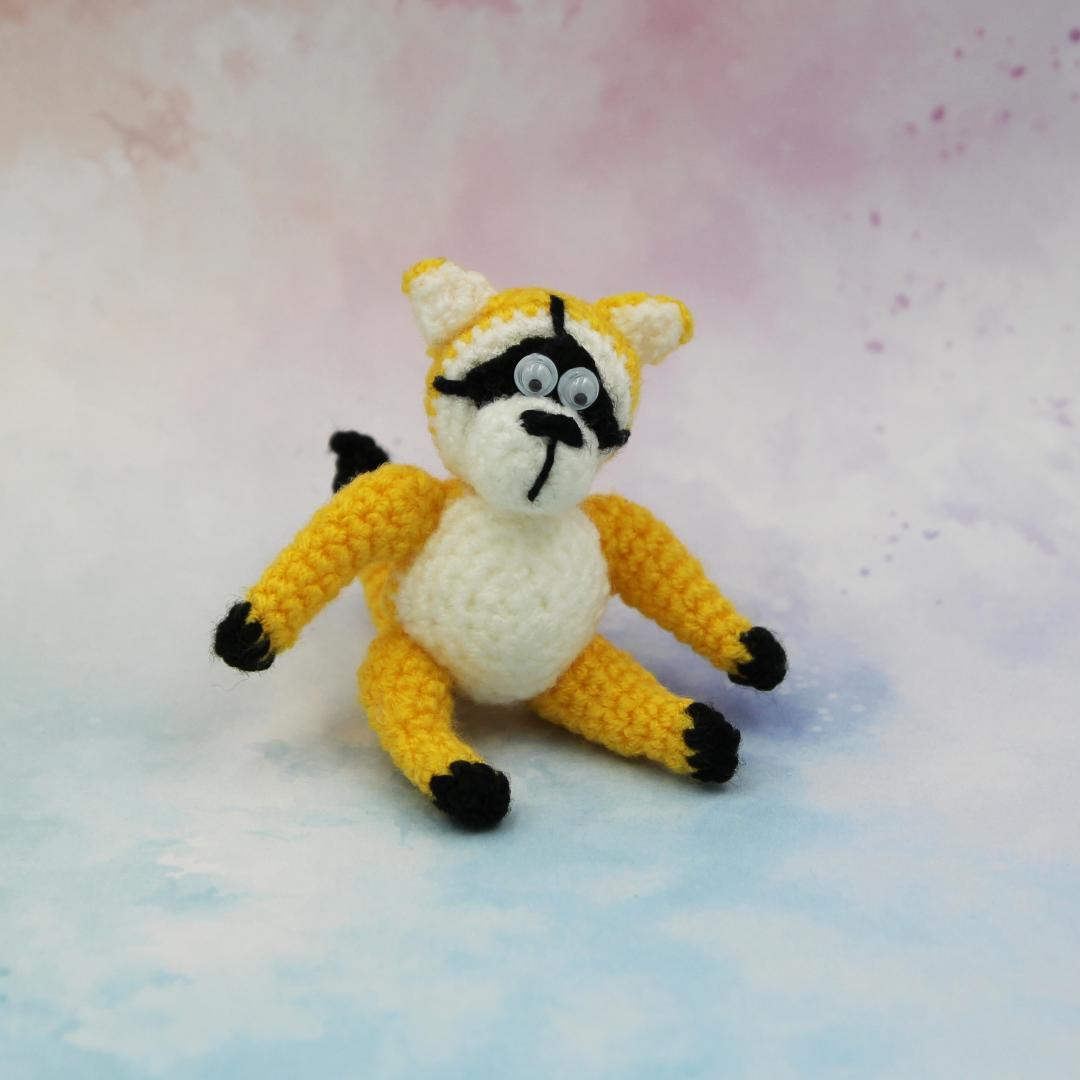 Вязаная игрушка Желтый Енотик 6 см