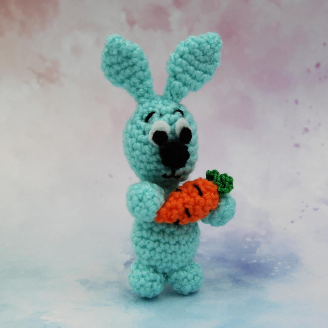Вязаная игрушка Кролик с Морковкой 9 см