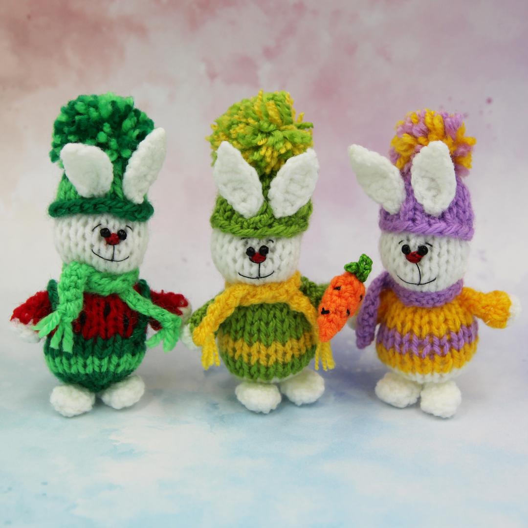 Набор вязаных игрушек Зайчики в Свитерах