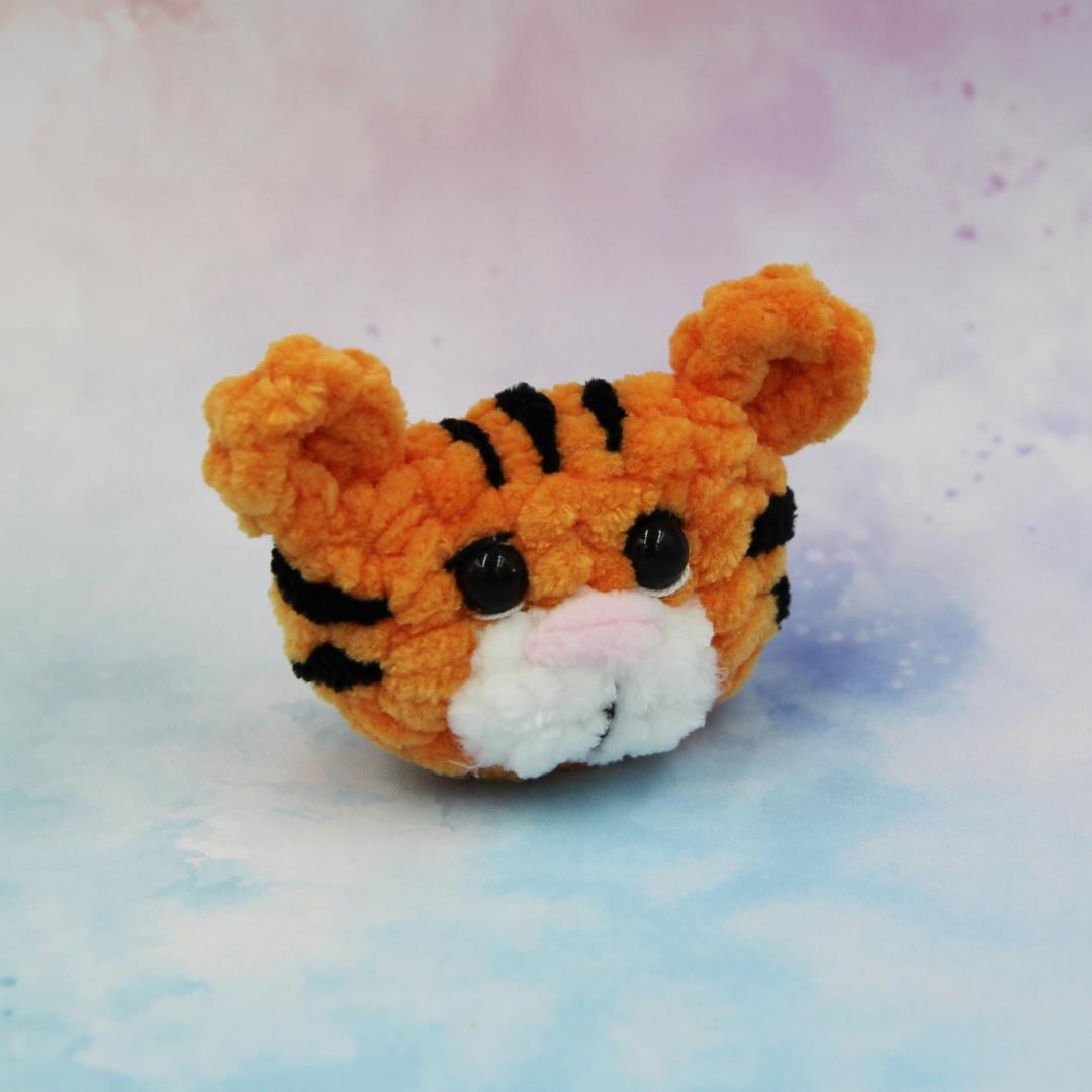 Вязаная игрушка-брелок Тигренок
