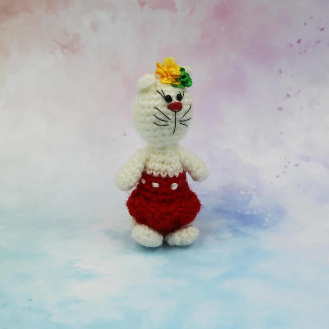 Вязаная игрушка Кошечка в Красном 7 см