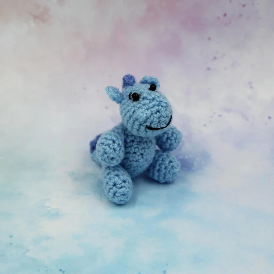 Вязаная игрушка Голубой Динозаврик 7 см
