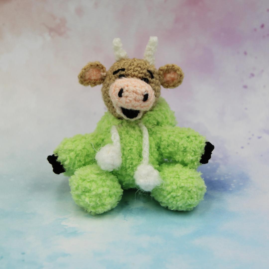 Вязаная игрушка Коровка в Зеленом 8 см