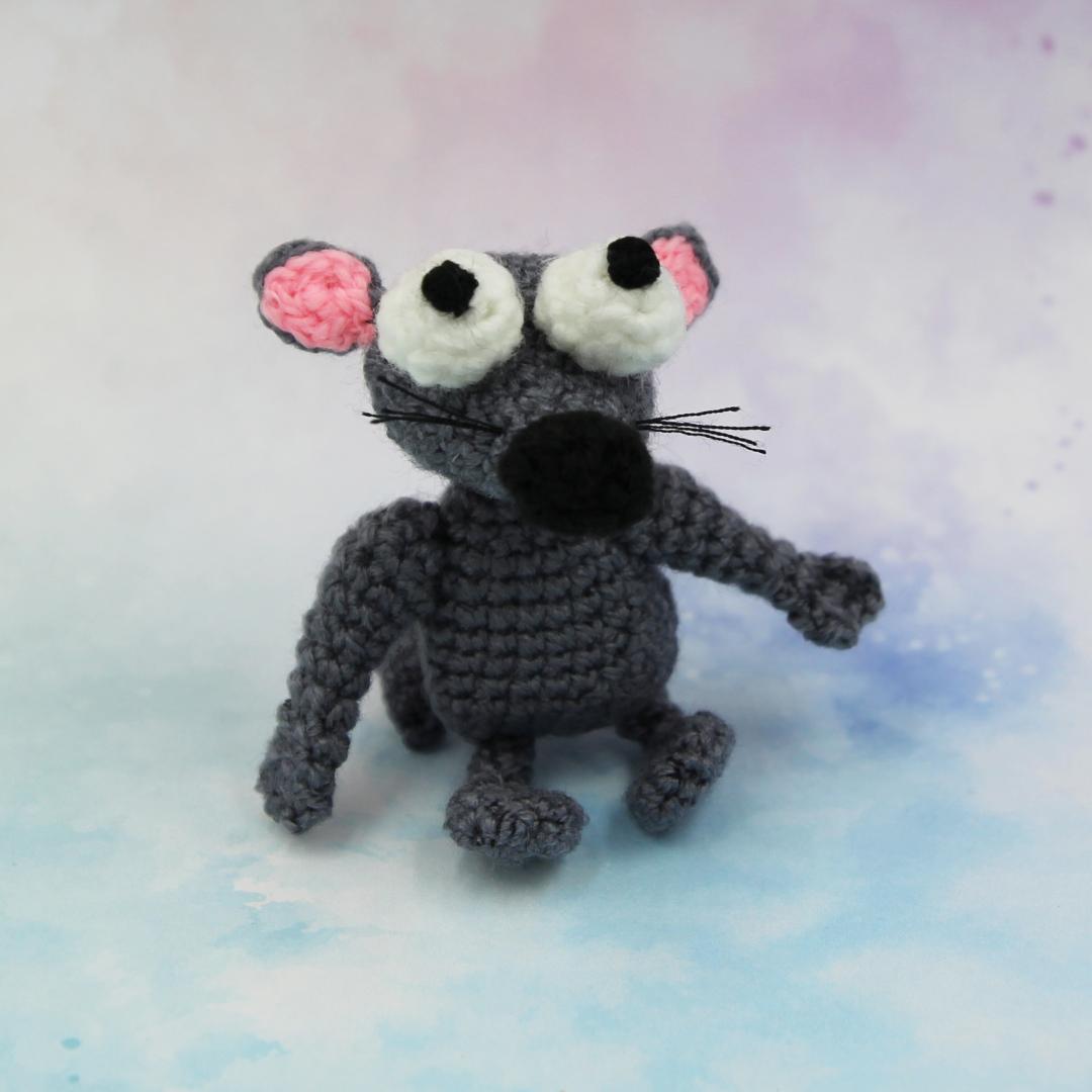 Вязаная игрушка Серая Крыска 7 см