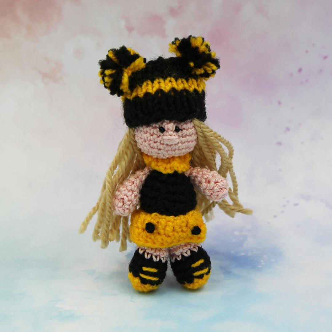 Вязаная игрушка Куколка в Шапке 10 см