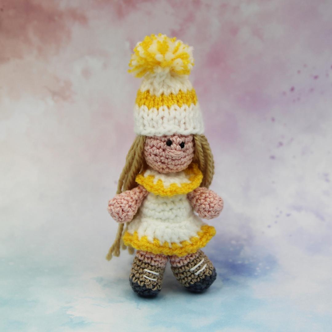 Вязаная игрушка Куколка 10 см