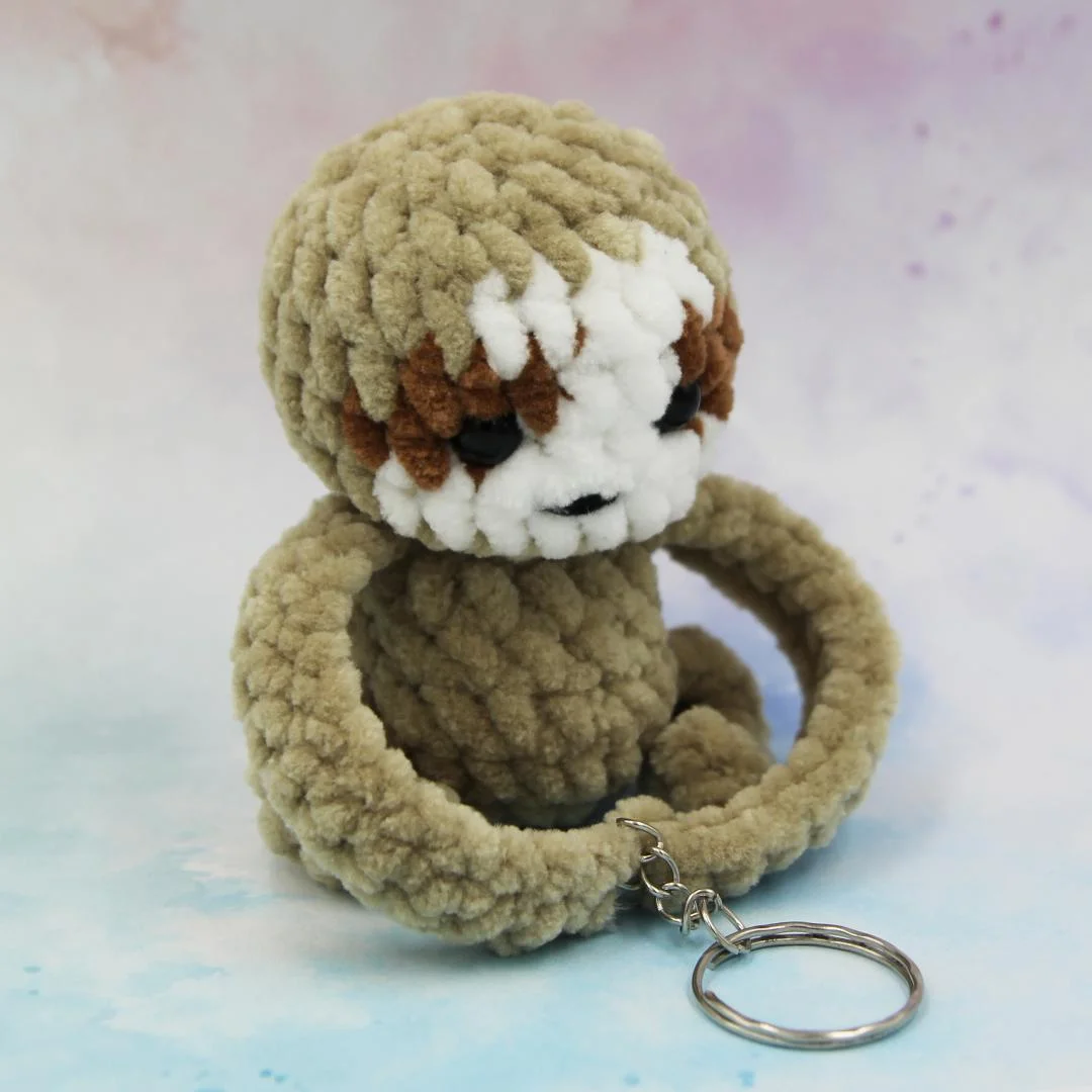 Вязаная игрушка-брелок Светло-коричневый Ленивец