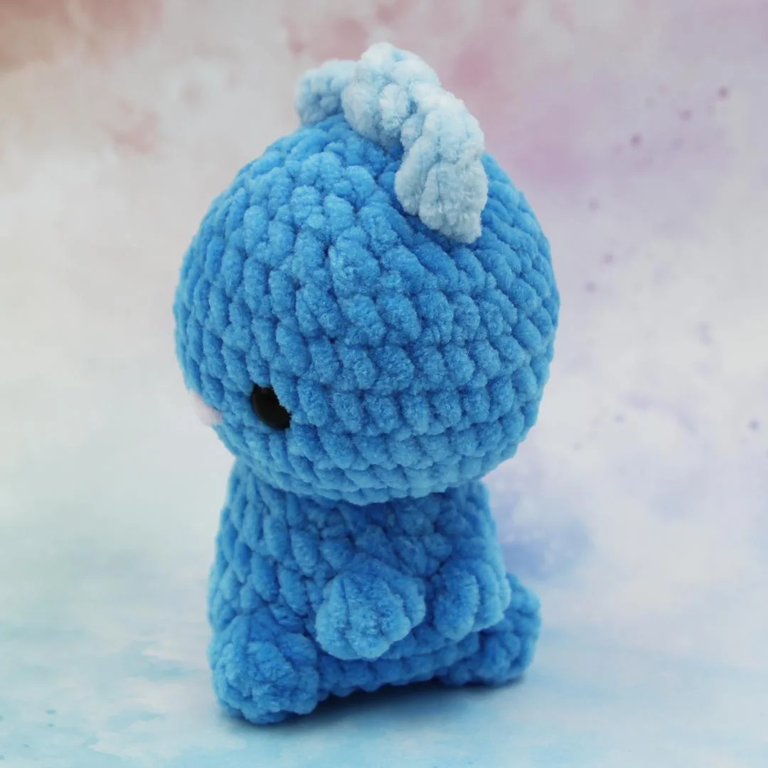 Вязаная игрушка Голубой Динозаврик 12 см