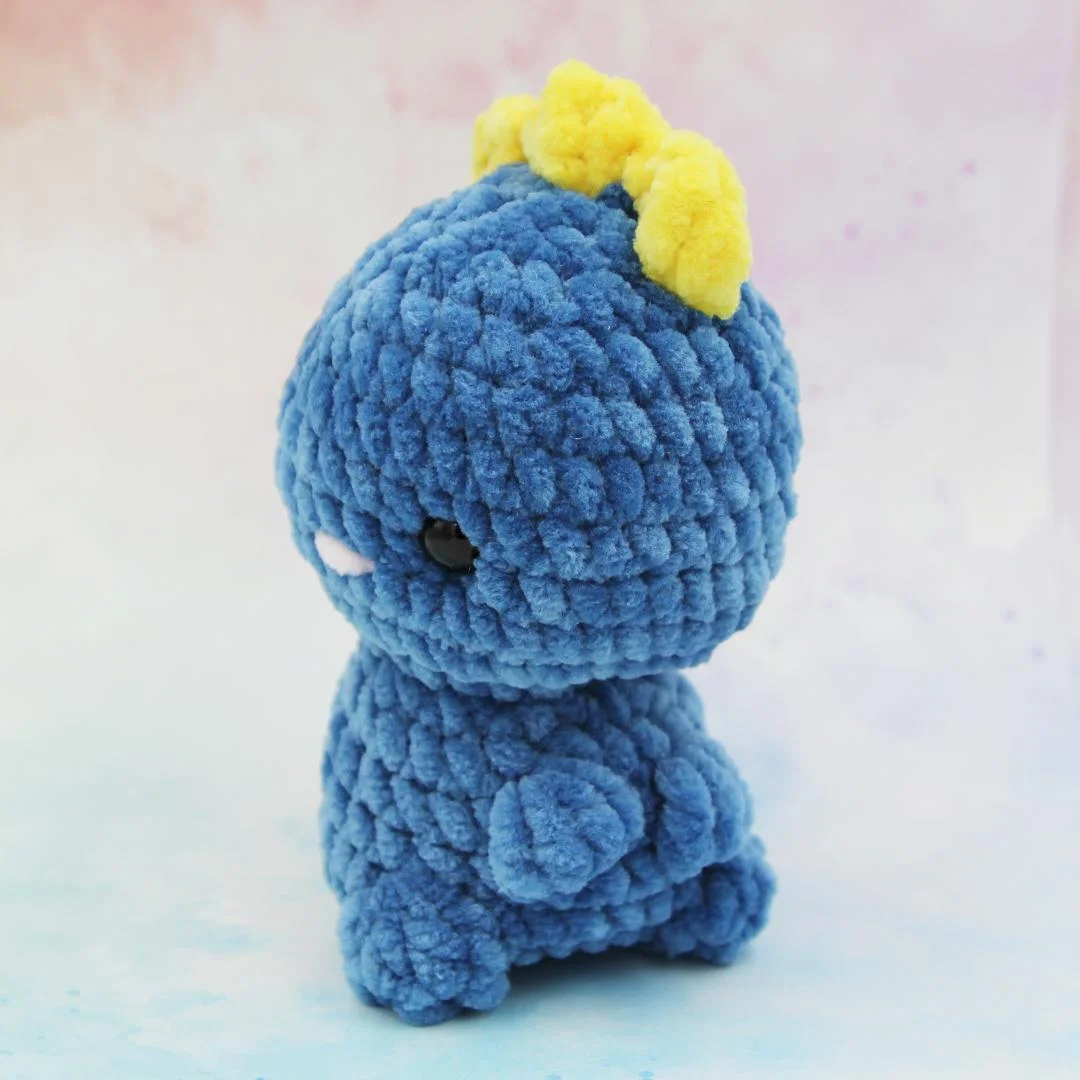Вязаная игрушка Синий Динозаврик 12 см