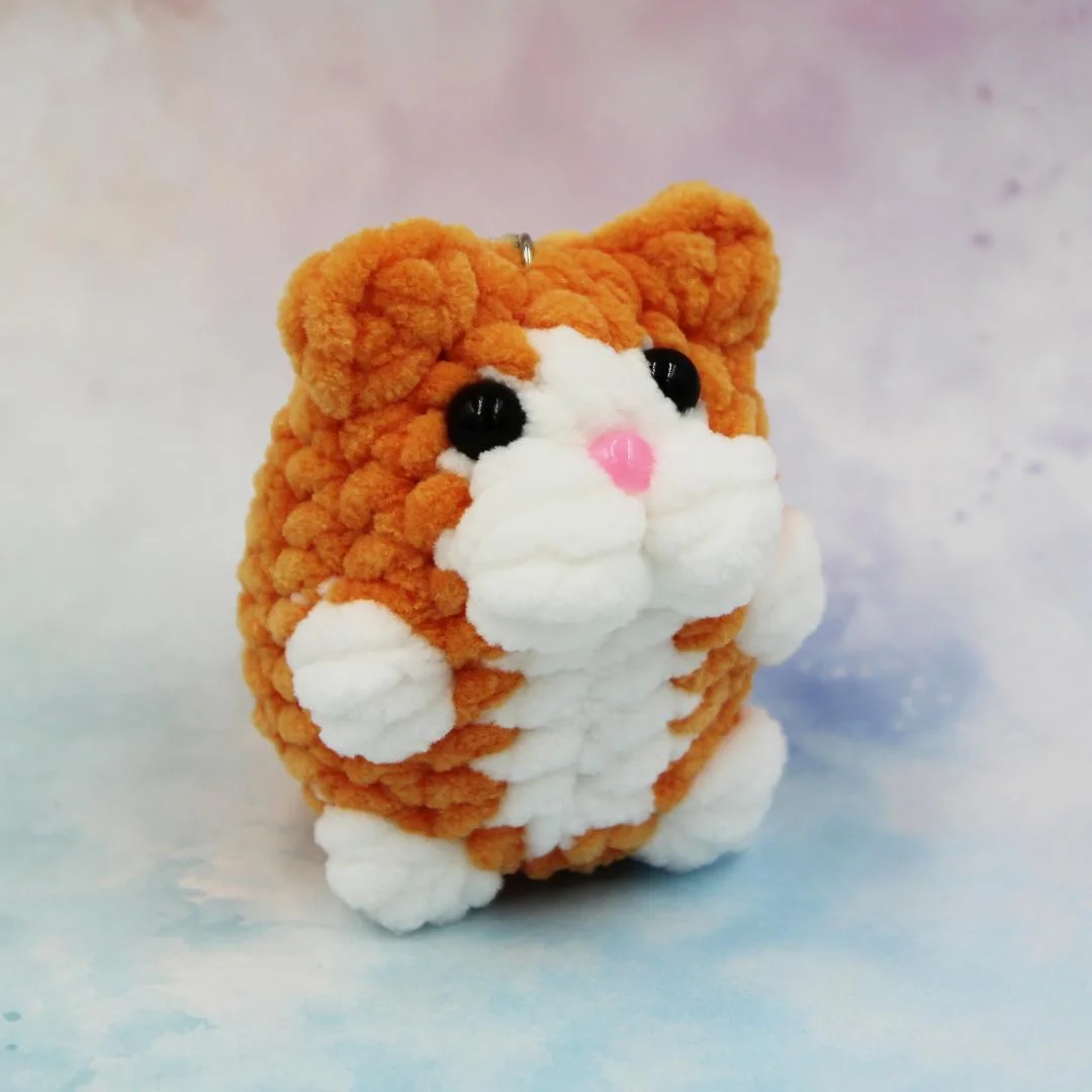 Вязаная игрушка-брелок Оранжевый Котенок